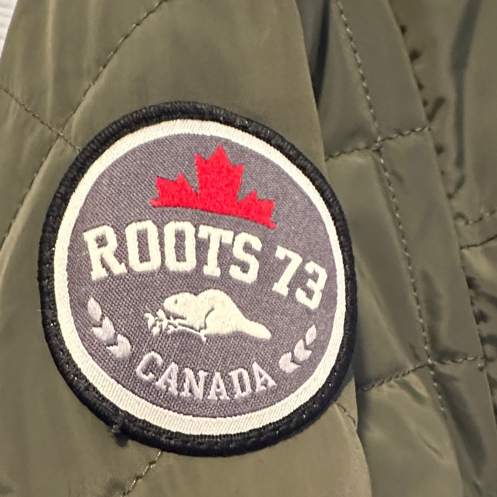 ROOTS Y2K Women’s Minimalist Olive Quilted Coat with Sleeve Patch Sz Lg - Picture 4 of 17